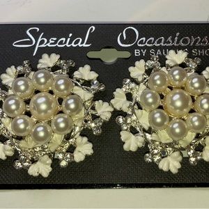 Dazzling Vintage Clips. Add a touch of class. Beautifully Fashioned. New.